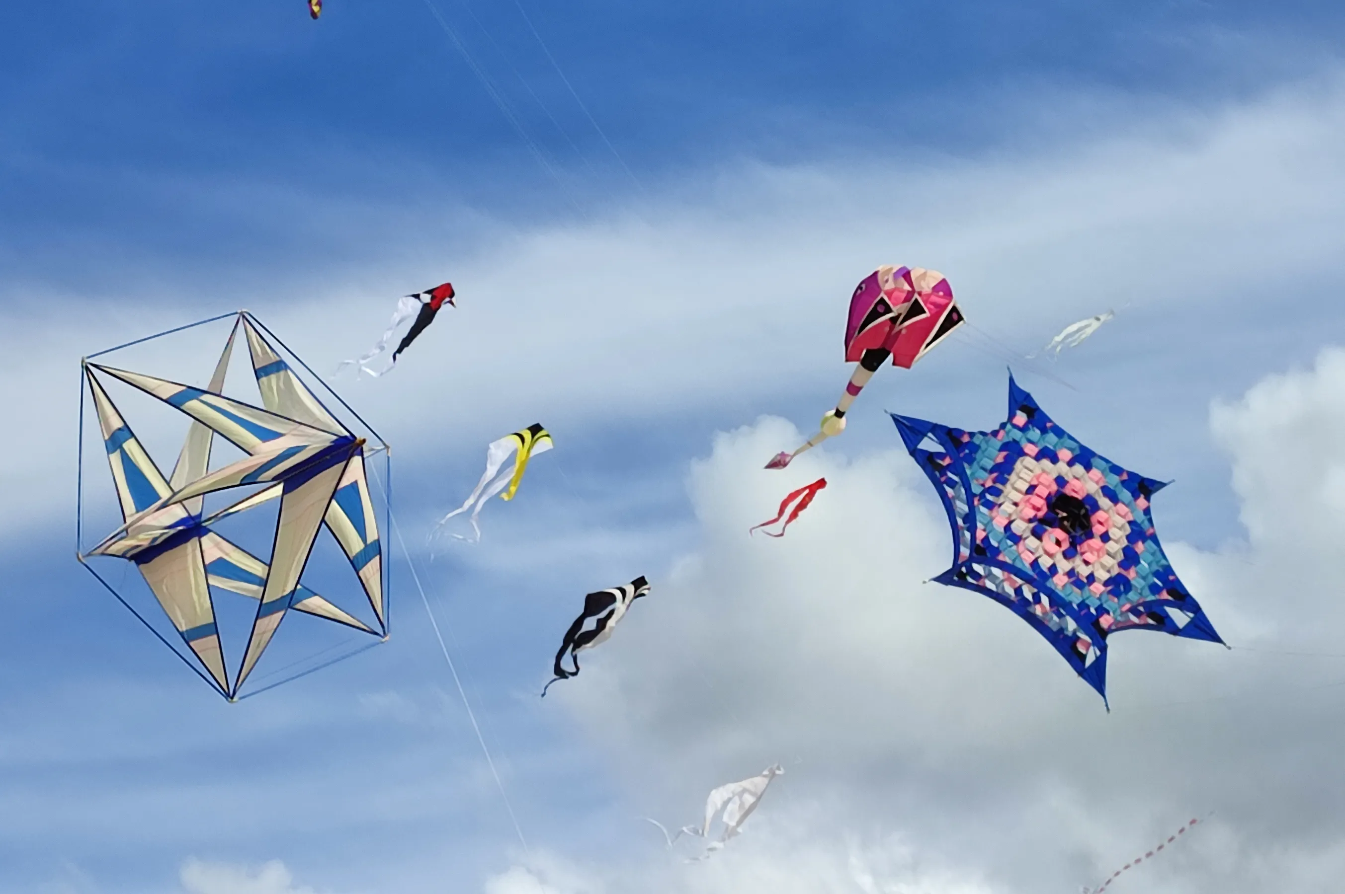 Composition de cerfs-volants Icare Encore dans le ciel